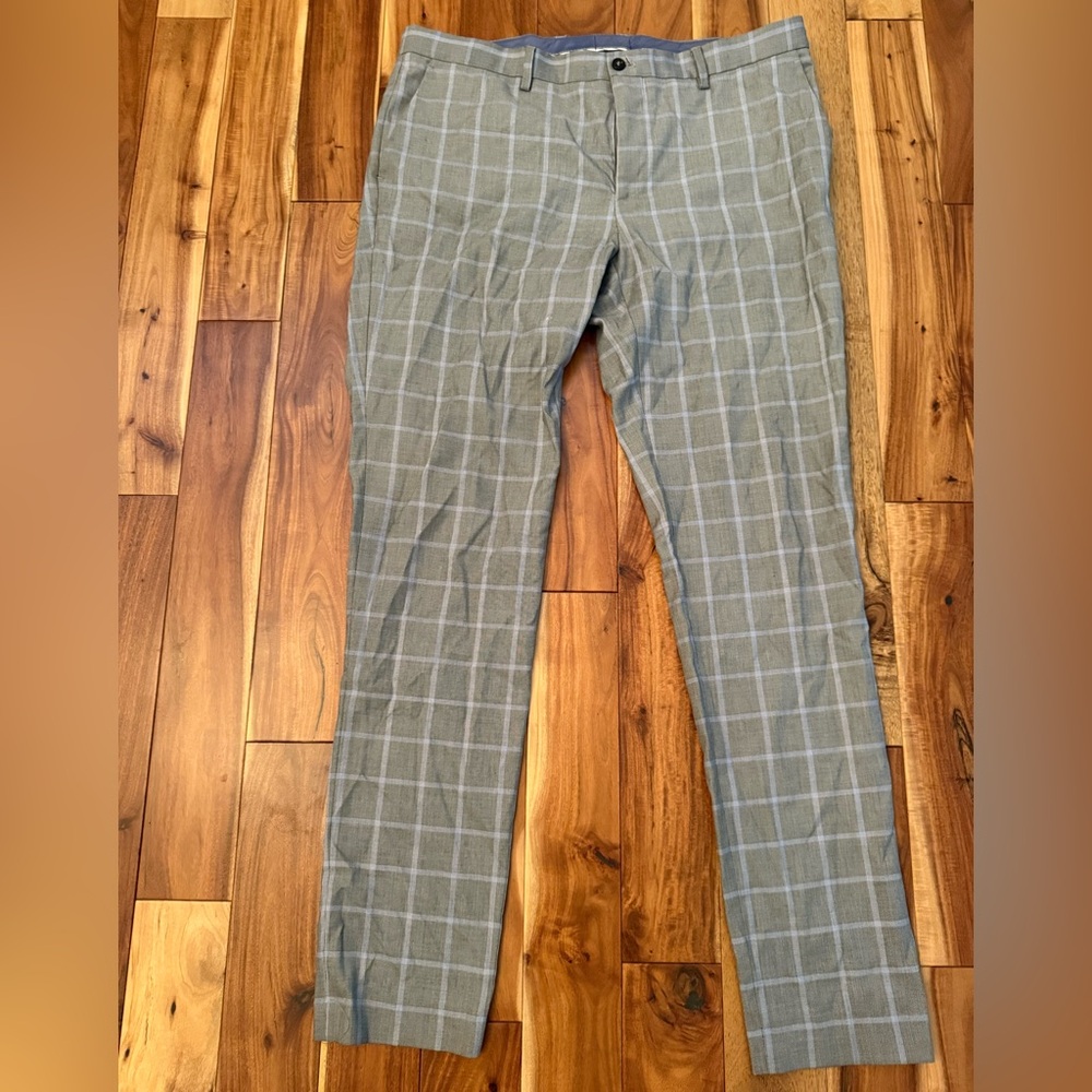 Zara Man gray pin stripped Trousers